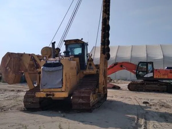 Трубоукладчик Caterpillar 587R