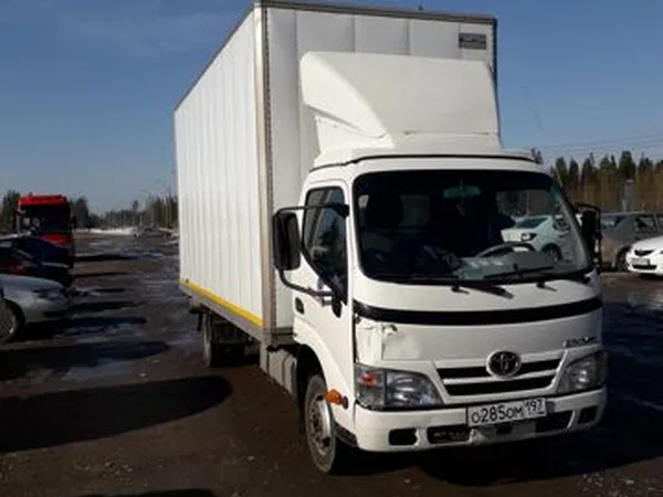 Промтоварный фургон Toyota Dyna