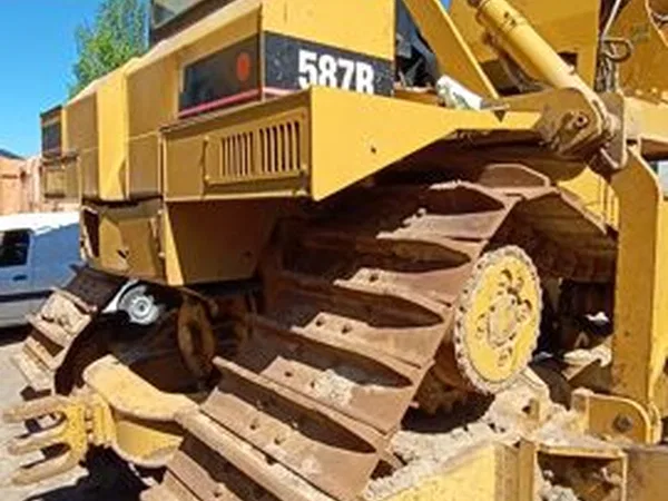 Трубоукладчик Caterpillar 587R