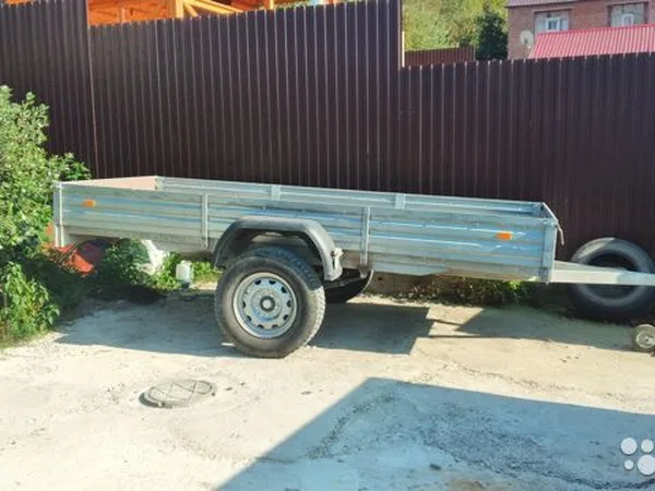 Легковой бортовой прицеп