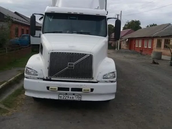 Седельный тягач Volvo VNL