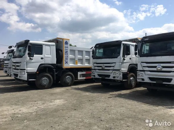 Самосвал HOWO HW76