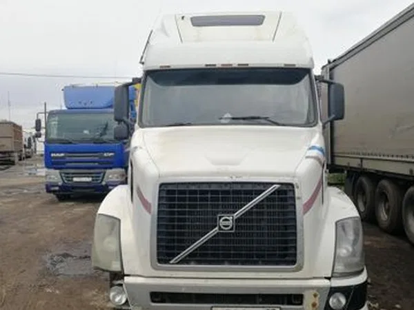 Седельный тягач Volvo VNL