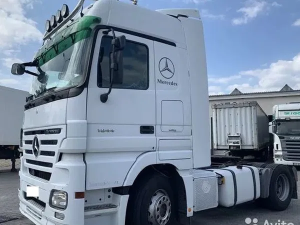 Седельный тягач Mercedes-Benz Actros 1844