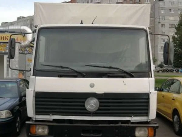 Тентованный грузовик Mercedes-Benz 817