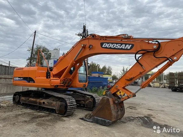Гусеничный экскаватор Doosan Solar 225NLC-V
