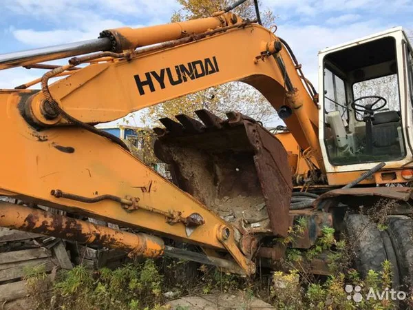 Колесный экскаватор Hyundai Robex 1300