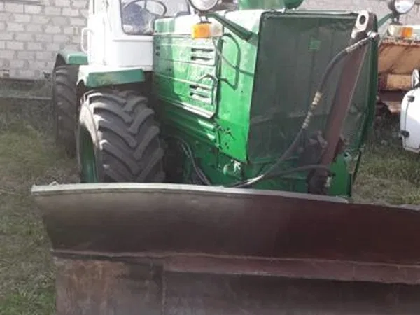 Трактор ХТЗ Т-150К с отвалом