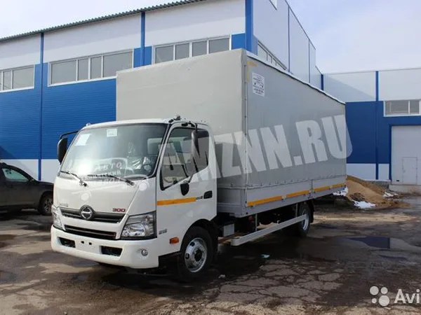 Тентованный автомобиль Hino 300