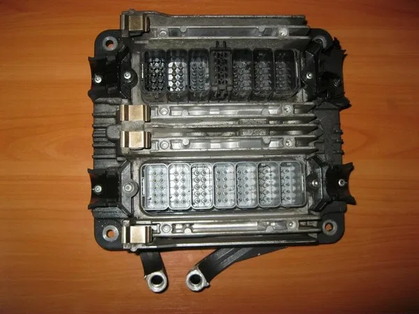 Электронный блок управления двигателем ECU EMS (E44 EDC S7 XPI D13 10 250 кб/сек)