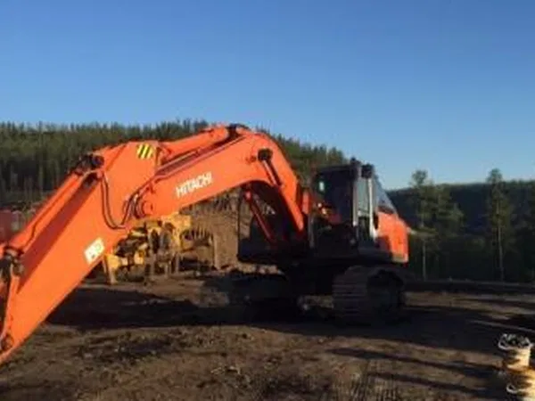Гусеничный экскаватор Hitachi 330