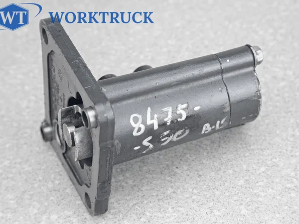 Пластиковая трубка от коробки клапанов КПП