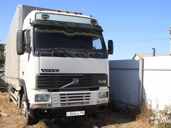 Тентованный грузовик Volvo FH12