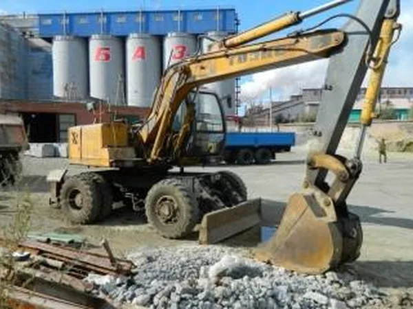 Колесный экскаватор ТВЭКС ЕК-12