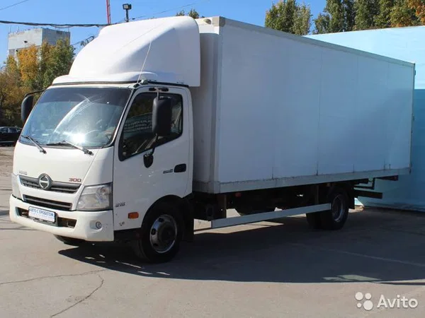 Промтоварный фургон Hino Series 300
