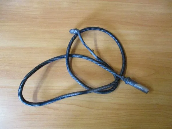 Датчик ABS скорости вращения колеса.  L=1425 mm (прямой)