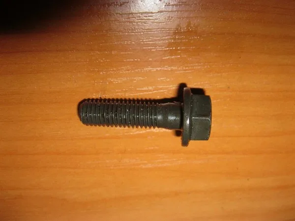Фланцевый болт M8*30*1.25 резьба 25 mm, прочность 10,9