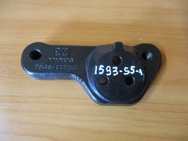 Кронштейн подвески двигателя (передний край шасси 1140 mm)  правый