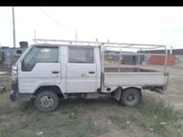 Бортовой автомобиль Toyota Dyna