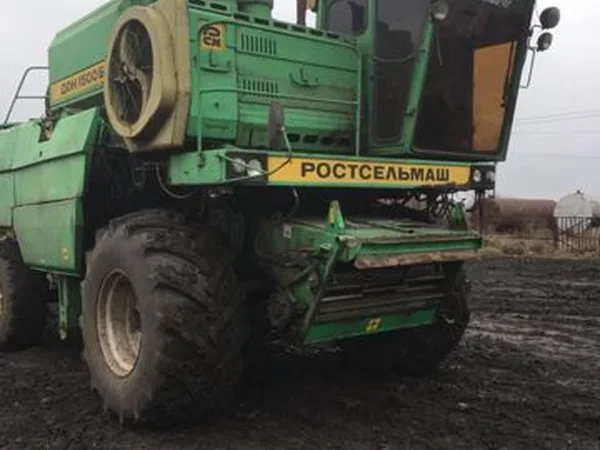 Зерноуборочный комбайн Ростсельмаш ДОН 1500Б