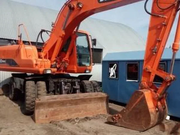 Колесный экскаватор Doosan 180 W-V
