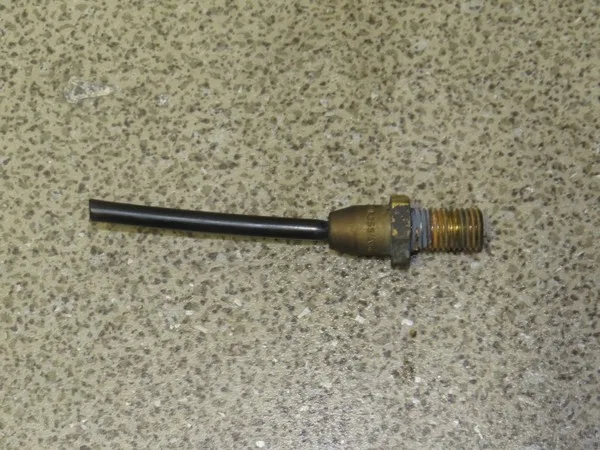 Штуцер блока топлевного фильтра дм12х1,5 M16х1,5