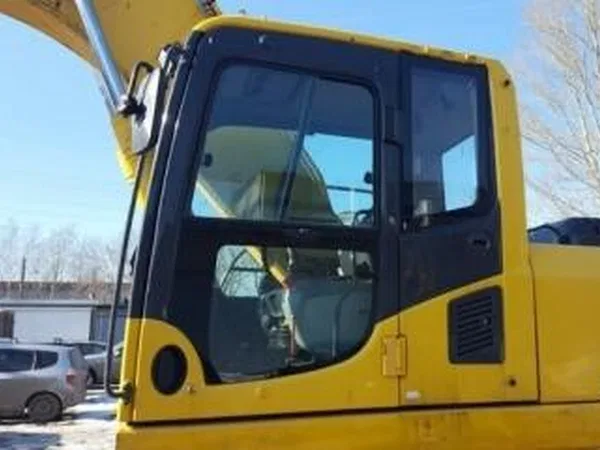 Гусеничный экскаватор Komatsu PC 220-8
