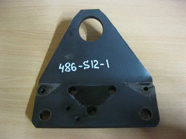 Подъемная проушина двигателя D11, D12