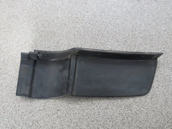 Уплотнение бокового спойлера лев. CG 51cm
