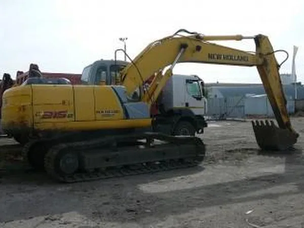 Гусеничный экскаватор New Holland E215B
