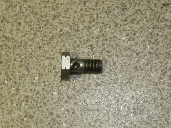 Полый болт М10*23 длина резьбы 14mm