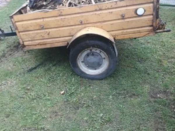 Легковой бортовой прицеп
