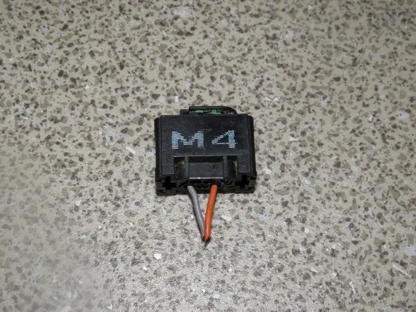 Корпус электроразъема M4 (Мама)