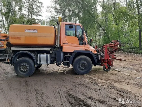 Комбинированная дорожная машина Mercedes-Benz Unimog U400