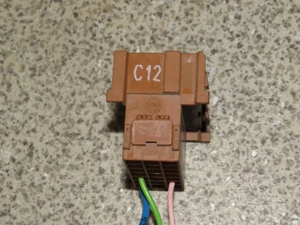 Корпус электроразъема C12 (папа)