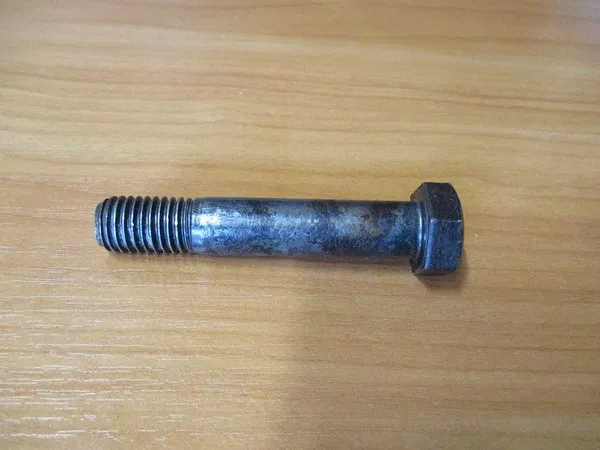 Болт с плотной посадкой M14*76 с шестигранной головкой длина резьбы 25 mm прочность 8,8