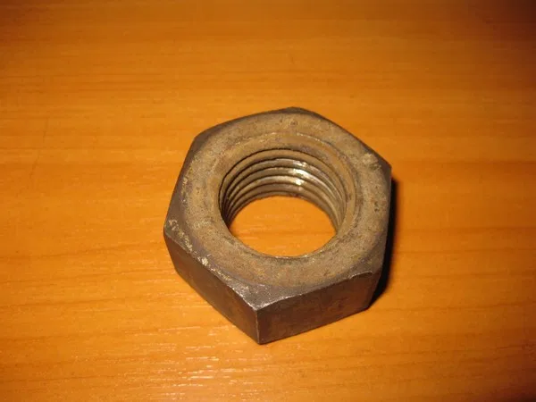 Гайка M30 шестигранная ( крепление самосвальных стремянок )
