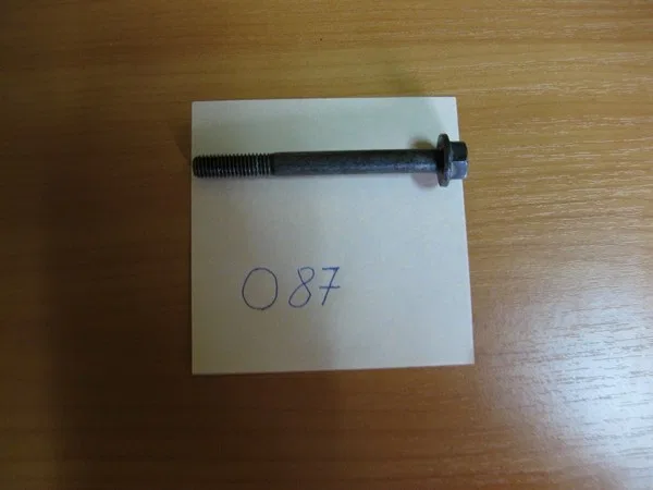 Фланцевый болт M8*80  (крепление глушителя масляного насоса)