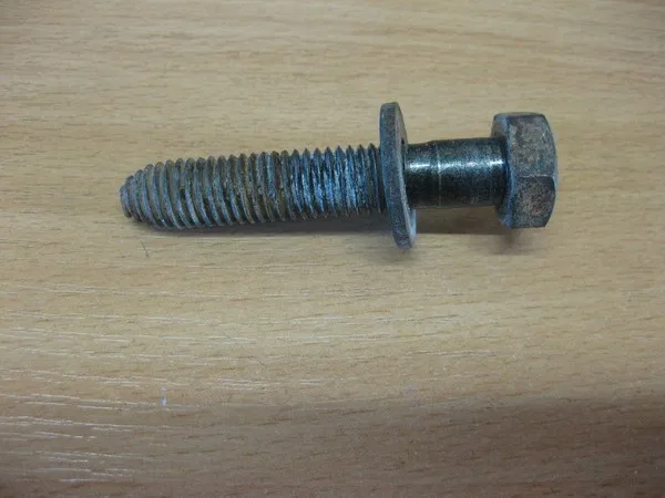 Болт M12*63 с шестигранной головкой и шайбой, длина резьбы 45 мм