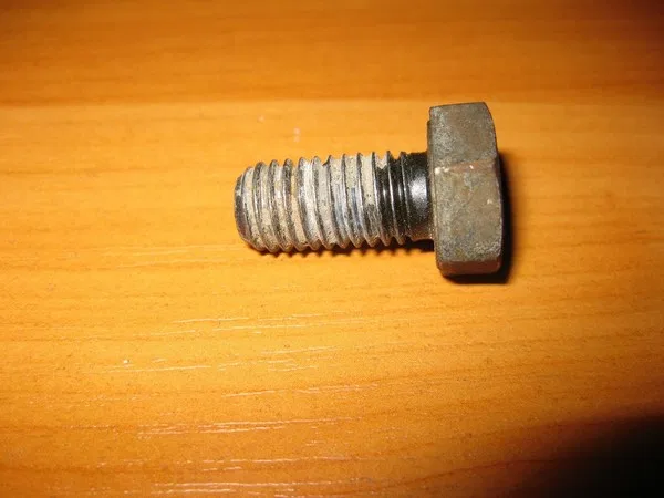 Болт с шестигранной головкой M10*20 резьба по всей длине,прочность 8.8