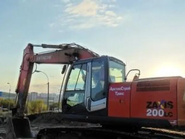 Гусеничный экскаватор Hitachi ZX200-3