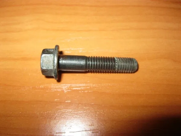 Фланцевый болт M8*40 длина резьбы 26 mm прочность 8,8