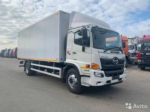 Грузовой фургон Hino 500