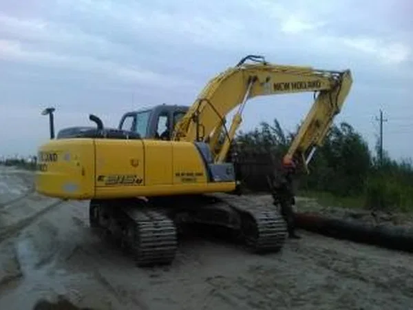 Гусеничный экскаватор New Holland E215B