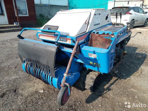 Пресс-подборщик Iseki RBX 810 самоходный