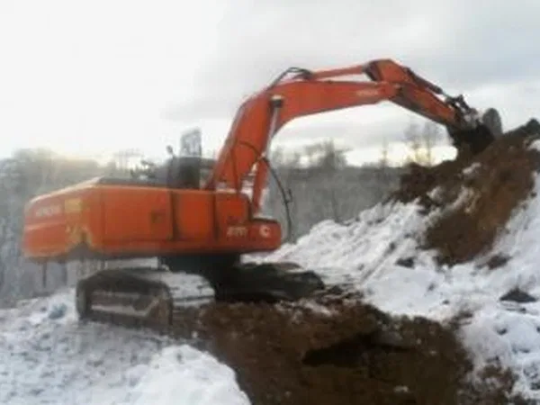 Гусеничный экскаватор Hitachi ZX270