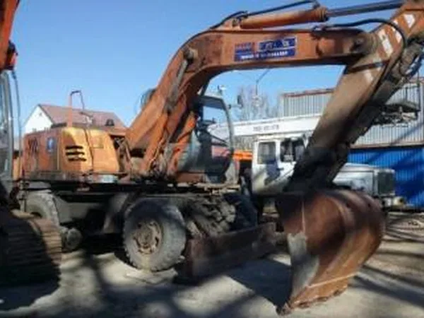 Колесный экскаватор