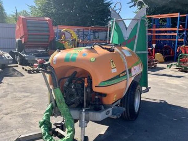 Прицепной опрыскиватель Agrola 1200 л. (садовый)