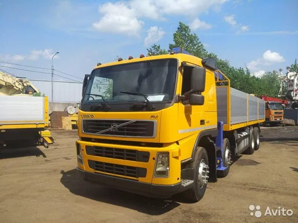 Бортовой грузовик с КМУ Volvo