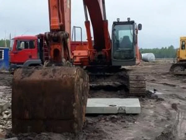 Гусеничный экскаватор Hitachi ZX330
